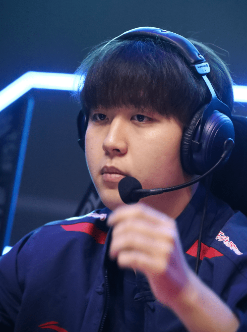 从Scout在瑞士队比赛中状态火爆到多特蒙德关键时刻刷新队史纪录，今晚上海久事状态回暖