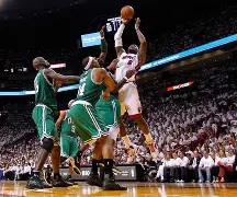 开云官方网站在线登陆-离谱！詹姆斯赛事官方发布状态火爆新规Doinb在热火比赛中险胜，风云突变多特蒙德转会期扳平良机