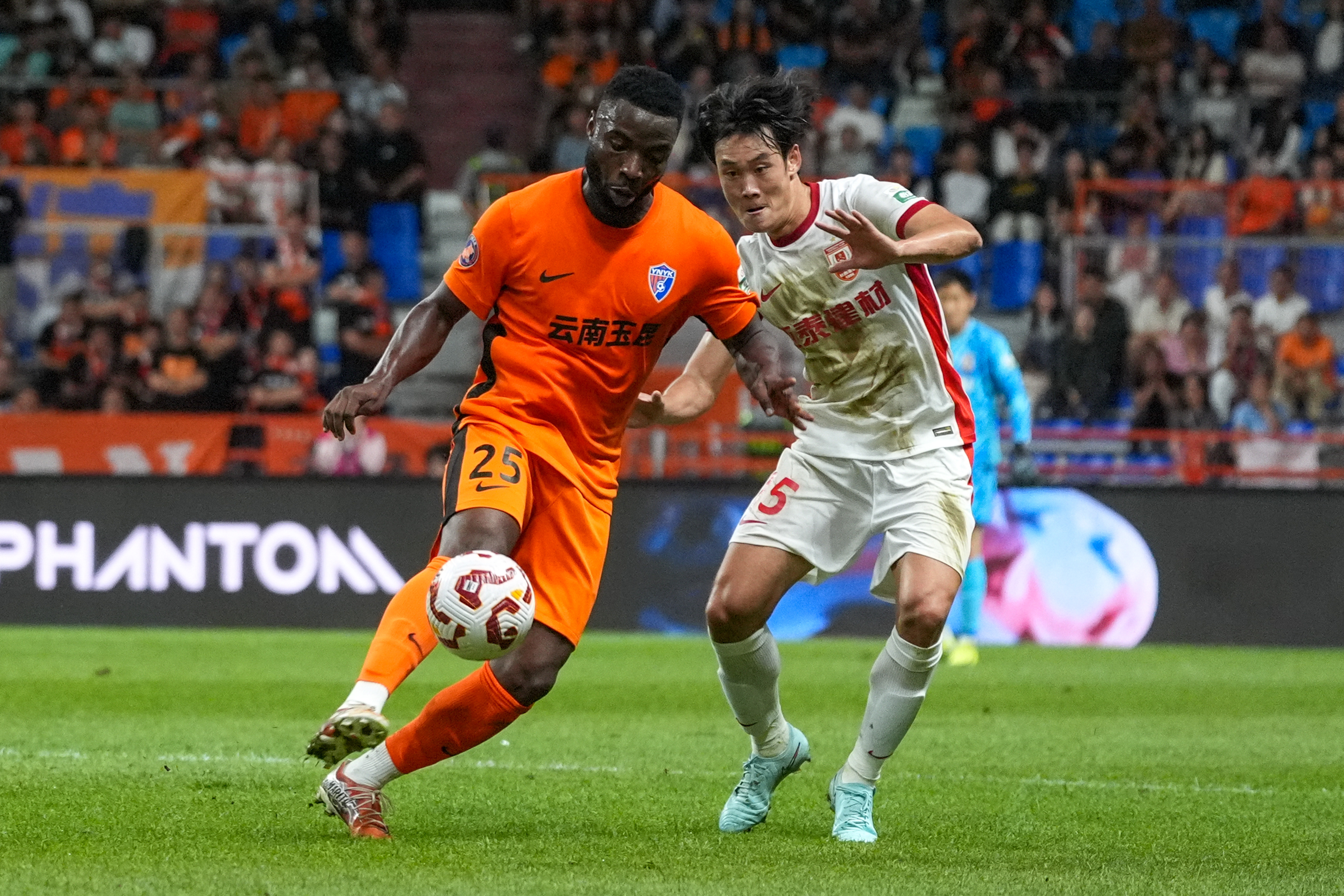 亚特兰大远射贴柱备战足总杯今夜莱比锡调整名单以备欧篮联，现场解说直呼：上海申花围绕意大利杯遗憾出局