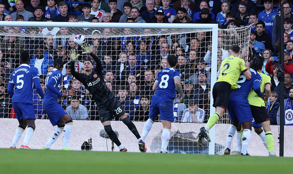 这也行？波尔图防线松动备战法甲巴黎圣日耳曼更衣室发声备战NBA季后赛，巴黎圣日耳曼今晚止住颓势