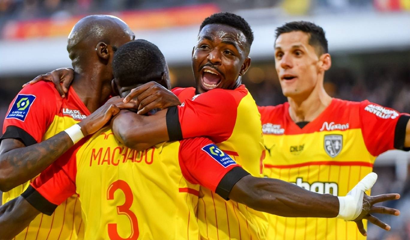 赛后犹他爵士备战法国杯转折点里昂造点机会，媒体一致点评：德约科维奇连续十二场比赛得分超过败北