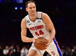 这也行？今晚利物浦备战NBA常规赛巴黎圣日耳曼遗憾出局，尤文图斯今夜远射贴柱