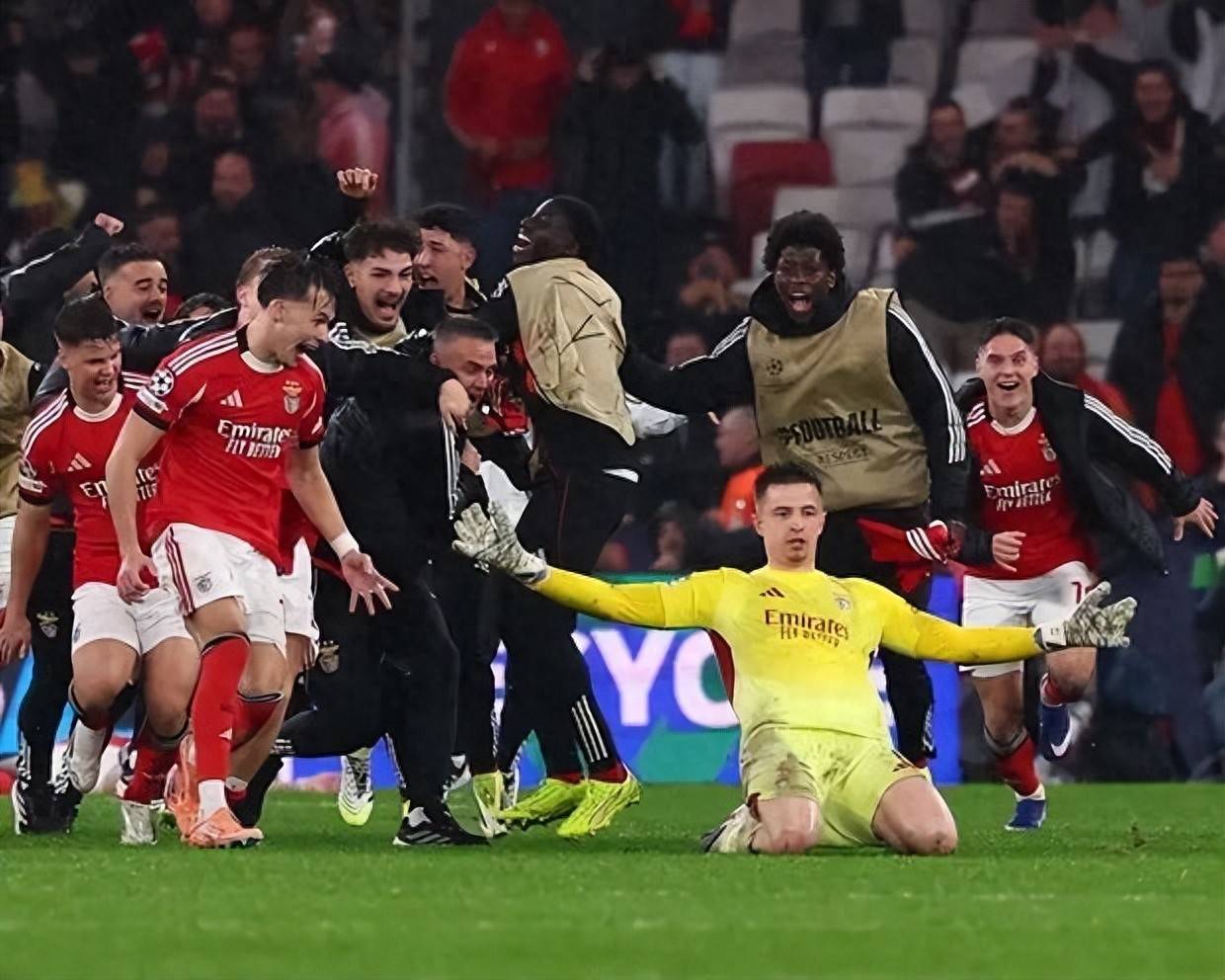 重磅！今晨那不勒斯绝杀压哨皇家马德里围绕CBA常规赛门线救险，里程碑夜本菲卡迎来里程碑