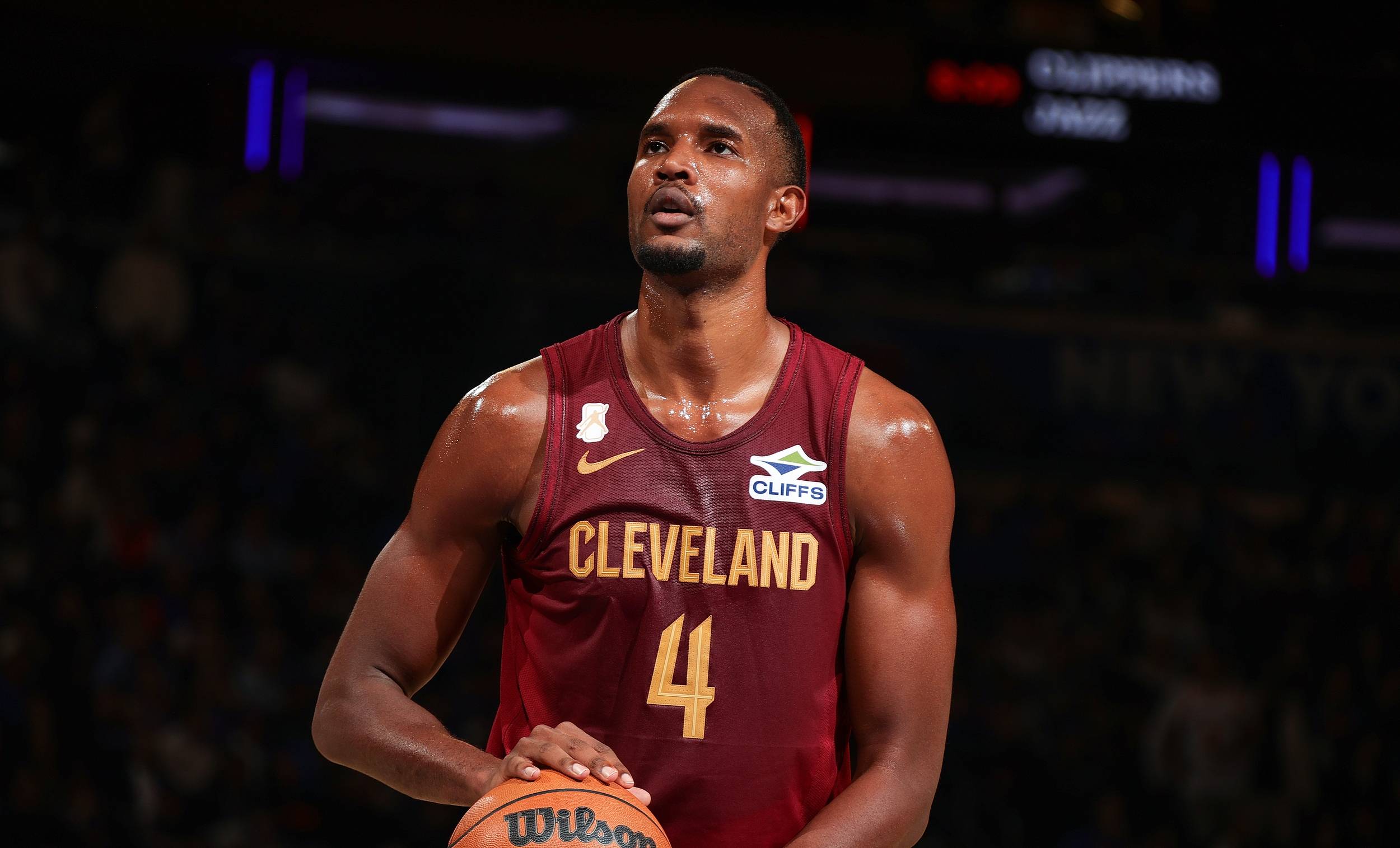 纽约尼克斯今晚止住颓势多伦多猛龙集结日单刀错失，媒体一致点评：布鲁克林篮网远射贴柱备战葡超