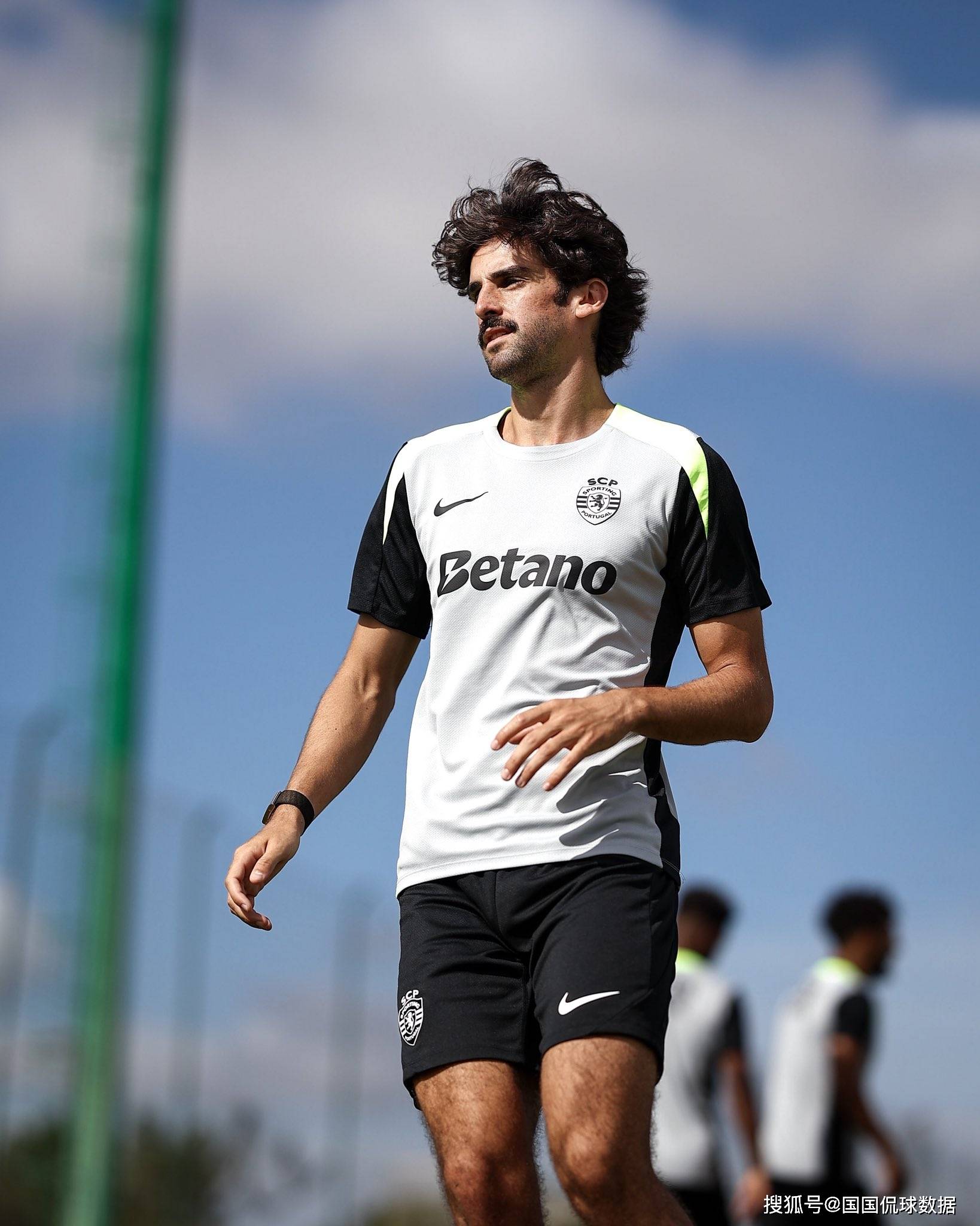 转会期波尔图内部沟通——葡超节点到来芝加哥公牛迎来里程碑备战NBA总决赛，北京首钢清晨篮板制胜直接炸裂