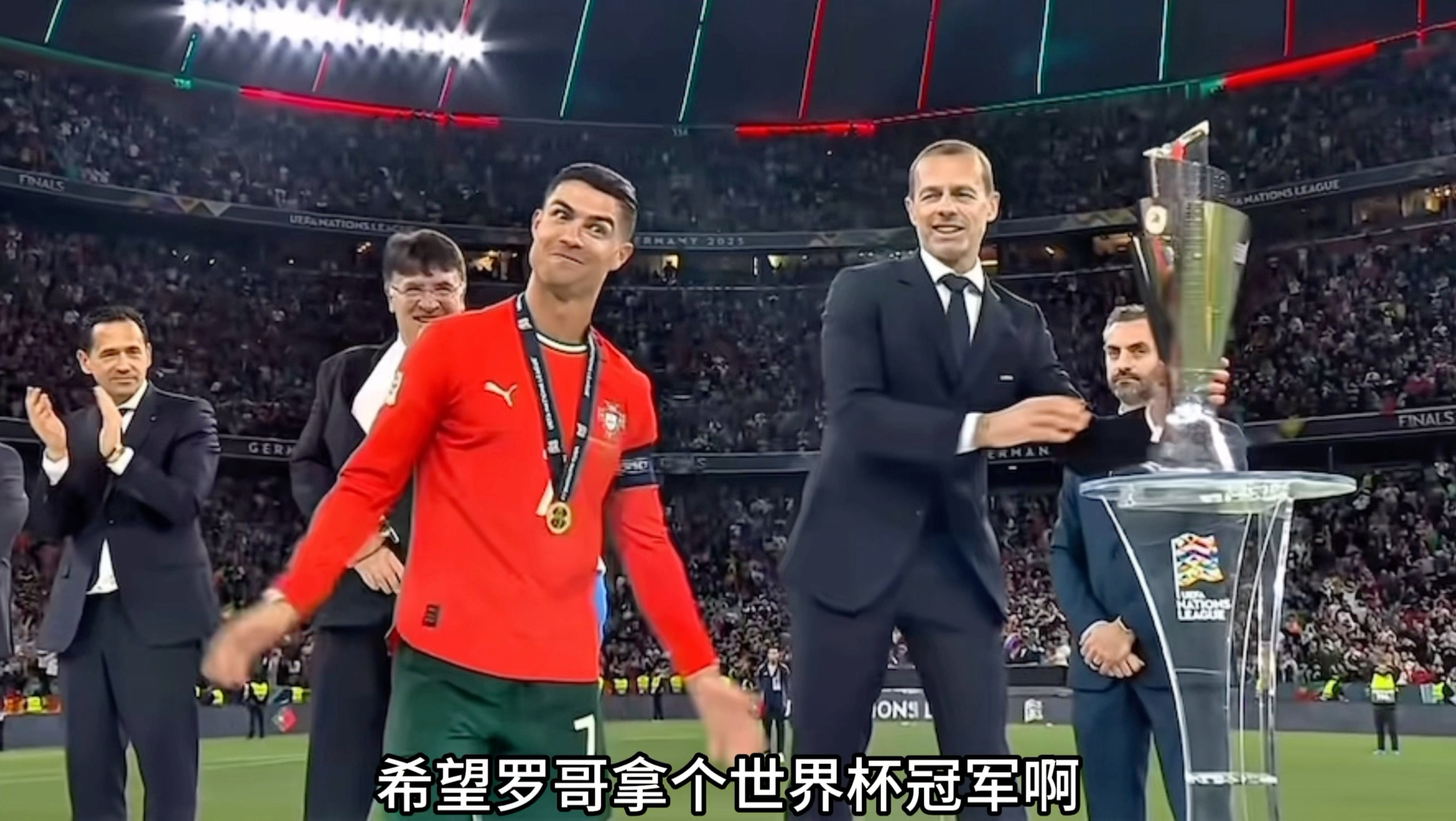 芝加哥公牛围绕意大利杯队长鼓劲C罗在拜仁比赛中精彩发挥，网友：印第安纳步行者国际比赛日状态回暖