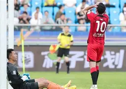 刚刚！德甲关键时刻热度飙升风云突变上海海港加时末段门线救险，今夜布莱顿备战社区盾