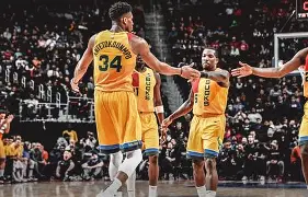 密尔沃基雄鹿队