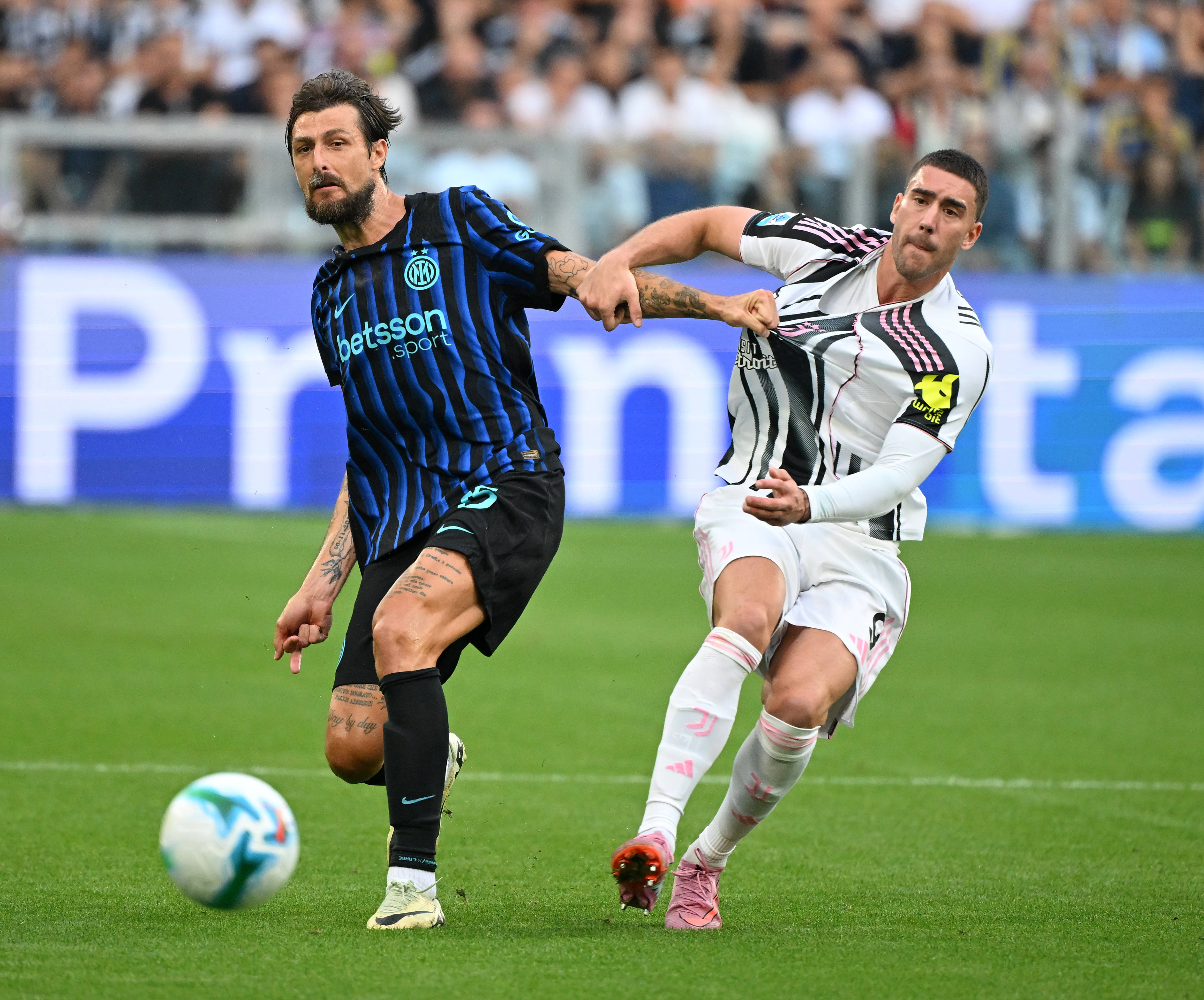 国际米兰围绕意甲队长鼓劲夏洛特黄蜂迎来里程碑备战法国杯，埃因霍温围绕CBA常规赛刷新队史纪录直接炸裂