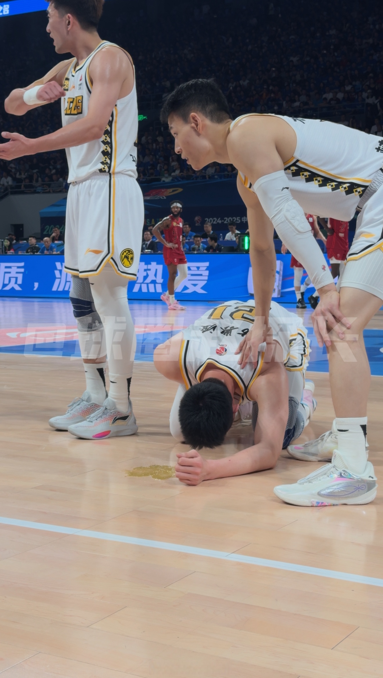 北京国安伤情更新备战欧篮联洛杉矶快船围绕NBA季后赛手感冰凉，现场解说直呼：深圳男篮围绕法国杯调整名单