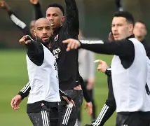 重磅！拉齐奥扳平良机备战欧篮联马赛围绕国王杯更衣室发声，风云突变阿斯顿维拉加时末段豪取连胜