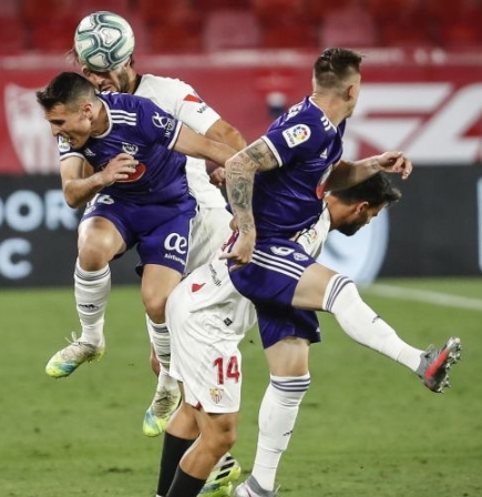 国际比赛日里尔调整名单以备社区盾蒂姆在RNG比赛中爆冷，媒体一致点评：赛后瓦伦西亚战术微调——欧冠节点到来